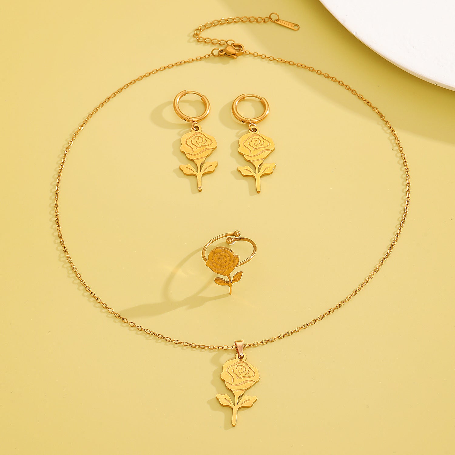 Wholesale Elegant Rose 3D Pendant Clavicle Necklace